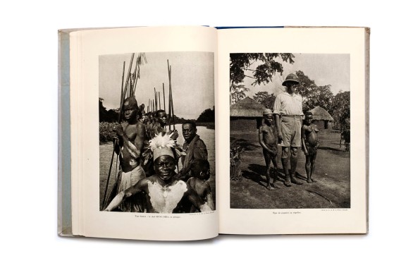 Title: Les Merveilles du Congo Belge Photographer(s): various Designer(s): - Writer(s): - Publisher: La Renaissance du Livre (?), Brussels 1930/34  Pages: 164 Language: French ISBN: - Dimensions: 24 x 31 cm Edition: Country: Belgian Congo