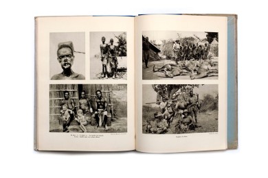 Title: Les Merveilles du Congo Belge Photographer(s): various Designer(s): - Writer(s): - Publisher: La Renaissance du Livre (?), Brussels 1930/34  Pages: 164 Language: French ISBN: - Dimensions: 24 x 31 cm Edition: Country: Belgian Congo