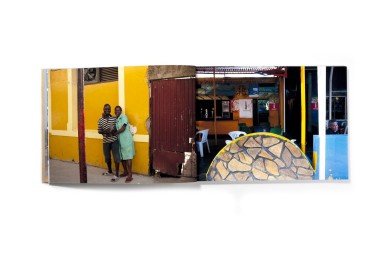 Title: Voltar a Maputo Photographer(s): Luísa Cortesão Designer(s): Alexandre Pomar in dialogue Pedro Guimaraes Writer(s): - Publisher: XYZ Books, Lisbon 2018 Pages: 48 Language: Portuguese ISBN: – Edition: 50 Dimensions: 28.5 x 18.5 cm Country: Mozambique