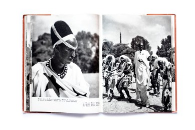Title: Ruanda-Urundi Photographer(s): J. Cayet, Ch. Dessart Designer(s): – Writer(s): Georges Sandrart Publisher: Charles Dessart, Brussels, 1953 Pages: 136 Language: French, Dutch, English ISBN: Edition: – Dimensions: 21 x 27,5 cm Country: Ruanda, Burundi